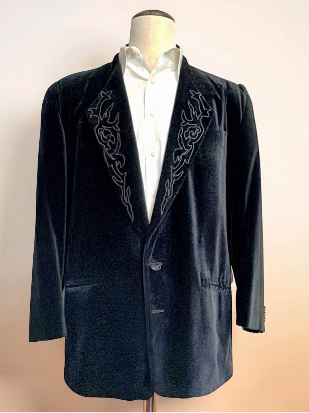 Byblos Men’s Black Velvet Embroidered Blazer / Tux Jacket | Italy | 40R (US)